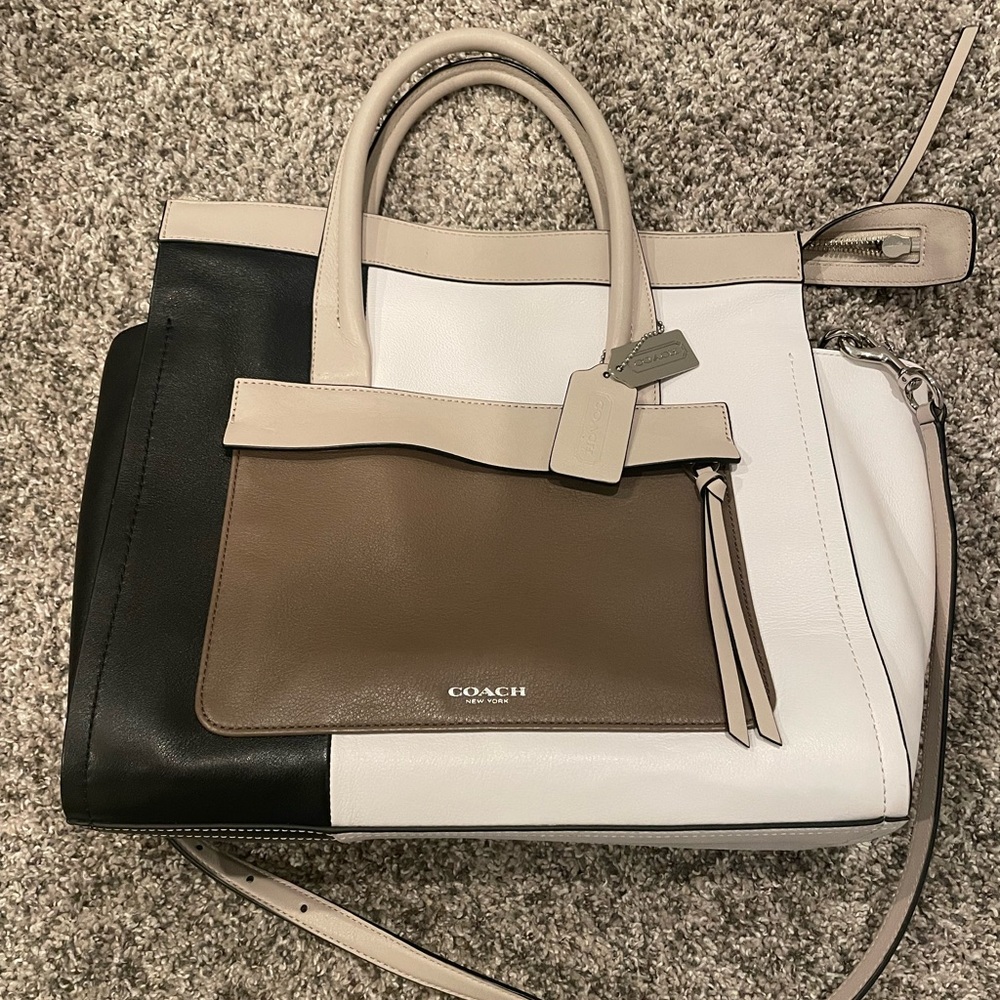 NWOT EUC Authentic Coach Purse.  Beautiful leather purse.  Black, white and tan